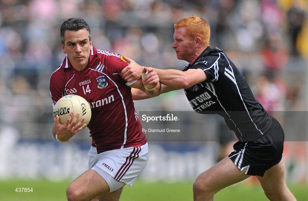 27 June 2010; Padraic Joyce, Galway, in action against Ross Donovan, Sligo. Connacht GAA Football Senior Championship Semi-Final, Galway v Sligo, Pearse Stadium, Galway. Picture credit: Diarmuid Greene / SPORTSFILE