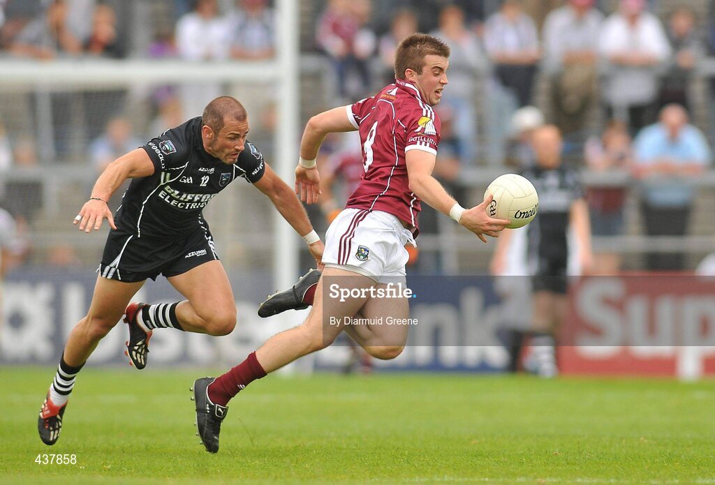 27 June 2010; Paul Conroy, Galway, in action against Eamonn O'Hara, Sligo. Connacht GAA Football Senior Championship Semi-Final, Galway v Sligo, Pearse Stadium, Galway. Picture credit: Diarmuid Greene / SPORTSFILE