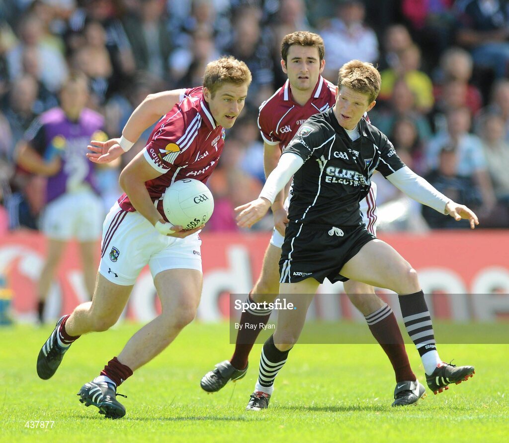 27 June 2010; Garry O Donnell, Galway, in action against David Kelly, Sligo. Connacht GAA Football Senior Championship Semi-Final, Galway v Sligo, Pearse Stadium, Galway. Picture credit: Ray Ryan / SPORTSFILE