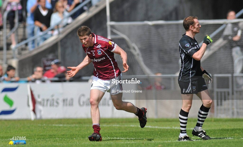 27 June 2010; Garreth Bradshaw, Galway, celebrates after scoring a free late into injury time to level the game, as Sligo's Mark Breheny watches on. Connacht GAA Football Senior Championship Semi-Final, Galway v Sligo, Pearse Stadium, Galway. Picture credit: Diarmuid Greene / SPORTSFILE