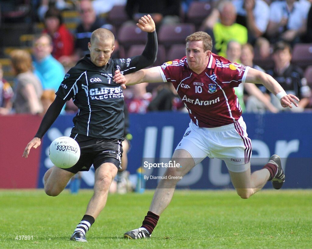 27 June 2010; Johnny Davey, Sligo, in action against Gary Sice, Galway. Connacht GAA Football Senior Championship Semi-Final, Galway v Sligo, Pearse Stadium, Galway. Picture credit: Diarmuid Greene / SPORTSFILE
