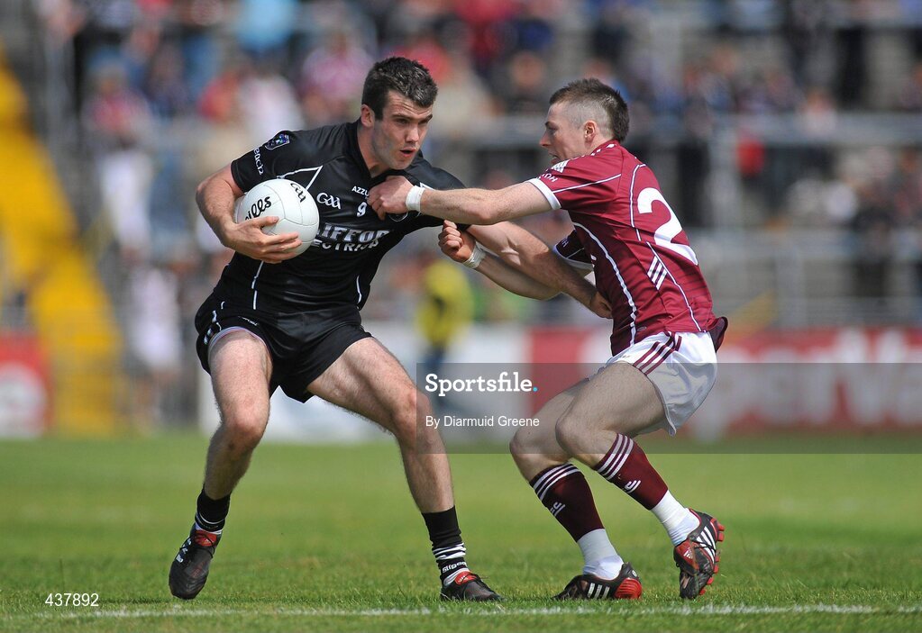 27 June 2010; Stephen Gilmartin, Sligo, in action against Danny Cummins, Galway. Connacht GAA Football Senior Championship Semi-Final, Galway v Sligo, Pearse Stadium, Galway. Picture credit: Diarmuid Greene / SPORTSFILE