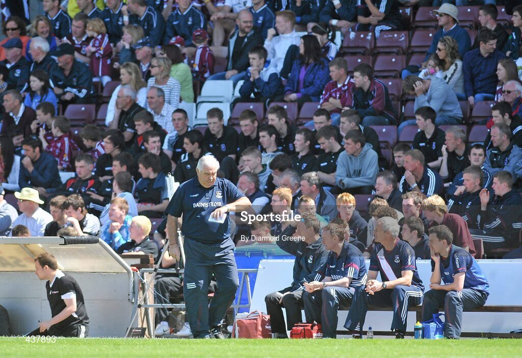 27 June 2010; Galway manager Joe Kernan checks his watch during the second half. Connacht GAA Football Senior Championship Semi-Final, Galway v Sligo, Pearse Stadium, Galway. Picture credit: Diarmuid Greene / SPORTSFILE
