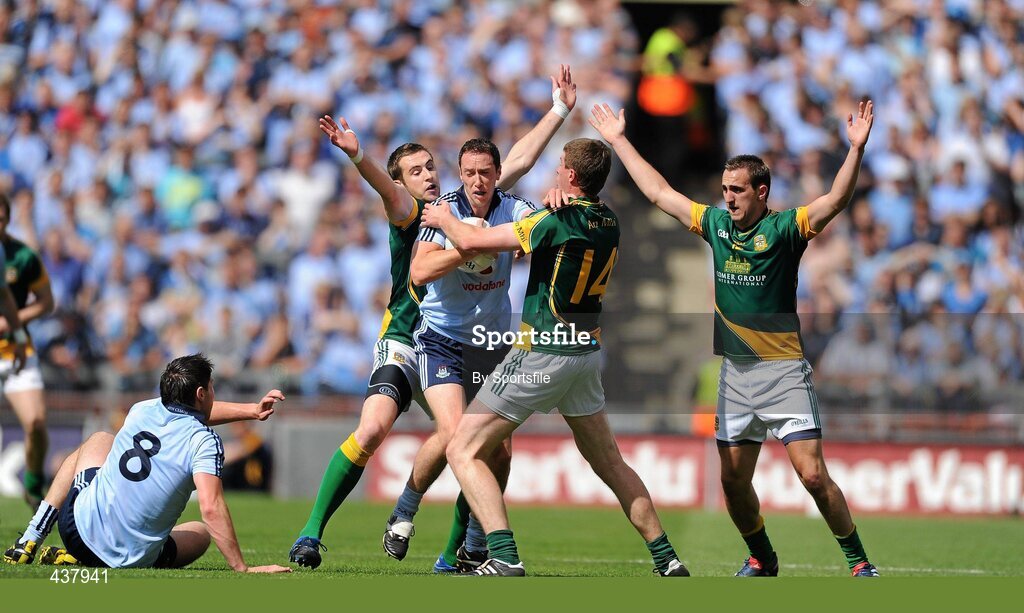 27 June 2010; Barry Cahill, Dublin, in action against Mark Ward, left, Shane O'Rourke and Graham Reilly, right, Meath. Leinster GAA Football Senior Championship Semi-Final, Meath v Dublin, Croke Park, Dublin. Photo by Sportsfile