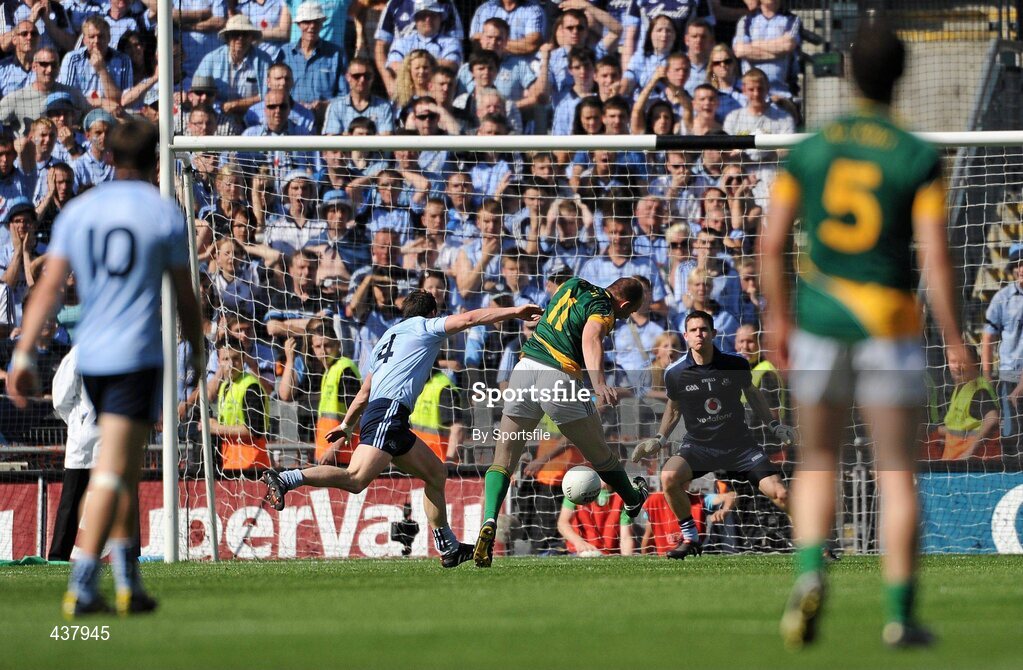 27 June 2010; Joe Sheridan, Meath, shoots to score his side's fourth goal. Leinster GAA Football Senior Championship Semi-Final, Meath v Dublin, Croke Park, Dublin. Photo by Sportsfile