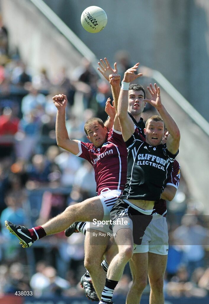 27 June 2010; Niall Coleman, Galway, in action against Tony Taylor and Stephen Gilmartin, Sligo. Connacht GAA Football Senior Championship Semi-Final, Galway v Sligo, Pearse Stadium, Galway. Picture credit: Ray Ryan / SPORTSFILE
