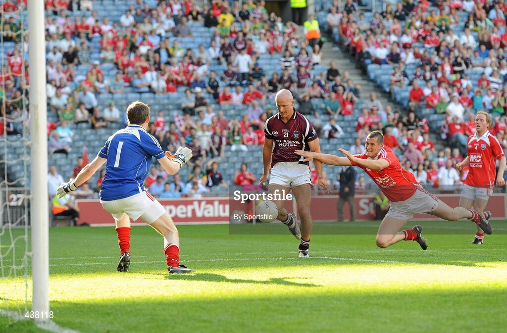 27 June 2010; Martin Flanagan, Westmeath, shoots to score his side's first goal despite the efforts of Dessie Finnegan, Louth. Leinster GAA Football Senior Championship Semi-Final, Westmeath v Louth, Croke Park, Dublin. Photo by Sportsfile