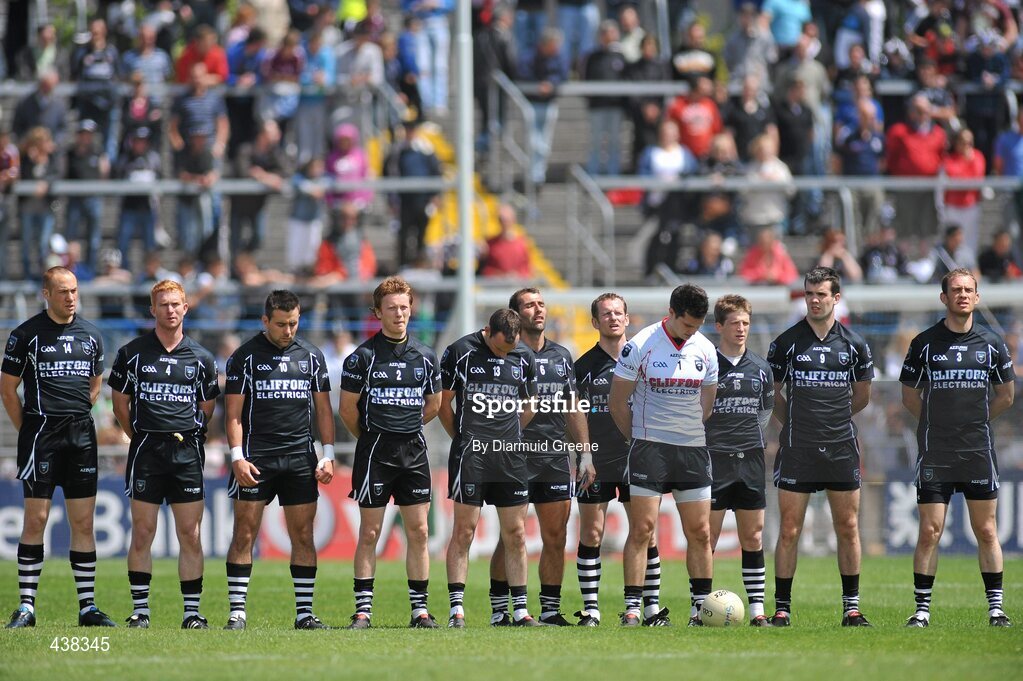 27 June 2010; The Sligo team stand together for a minute's silence to honour the career of the late Roscommon player Dermot Earley. Connacht GAA Football Senior Championship Semi-Final, Galway v Sligo, Pearse Stadium, Galway. Picture credit: Diarmuid Greene / SPORTSFILE