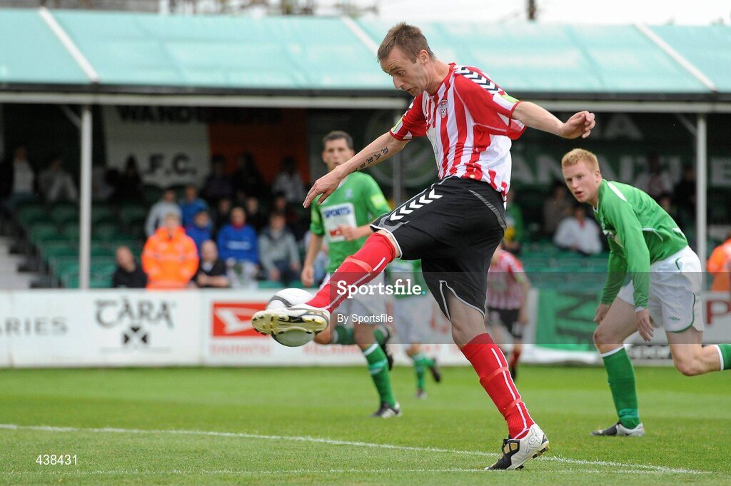 28 June 2010; Derry City's Darren Cassidy shoots to score his side's first goal. FAI Ford Cup Third Round Replay, Bray Wanderers v Derry City, Carlisle Grounds, Bray, Co. Wicklow. Photo by Sportsfile