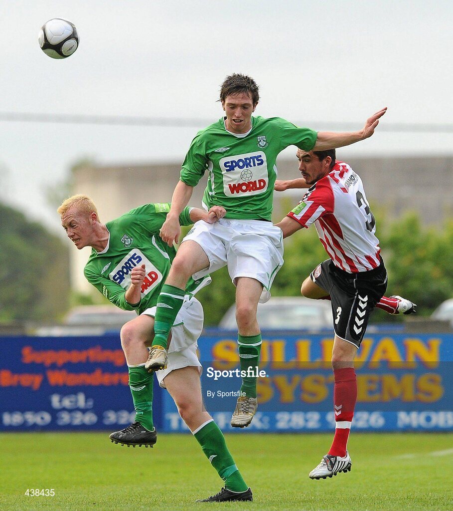 28 June 2010; Emmet Friars, Derry City, in action against Chris Shields , left, and James Kavanagh, Bray Wanderers. FAI Ford Cup Third Round Replay, Bray Wanderers v Derry City, Carlisle Grounds, Bray, Co. Wicklow. Photo by Sportsfile