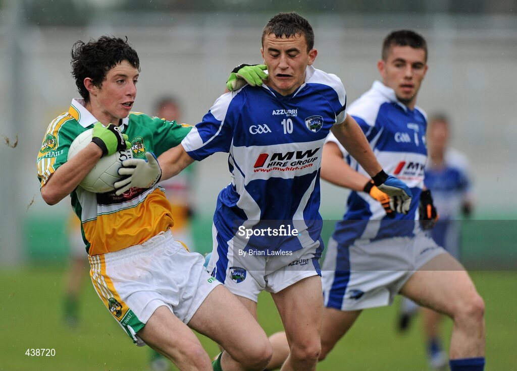 30 June 2010; Paul McPadden, Offaly, in action against Shane McCauley and Ruairi Dunne, right, Laois. ESB Leinster GAA Football Minor Championship Semi-Final, Offaly v Laois, O'Connor Park, Tullamore, Co. Offaly. Picture credit: Brian Lawless / SPORTSFILE