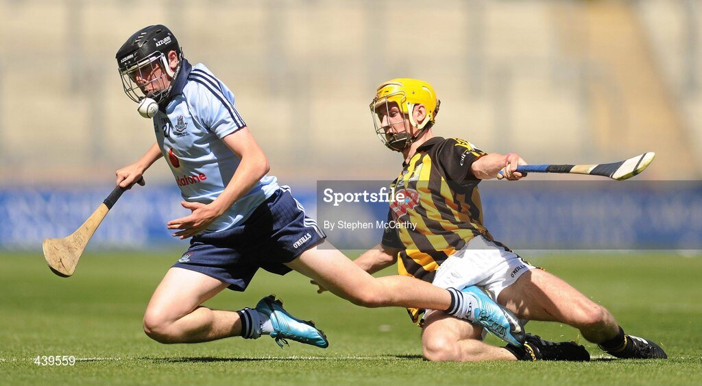 4 July 2010; Darren Kelly, Dublin, in action against Ollie Walsh, Kilkenny. ESB Leinster GAA Hurling Minor Championship Final, Dublin v Kilkenny, Croke Park, Dublin. Picture credit: Stephen McCarthy / SPORTSFILE