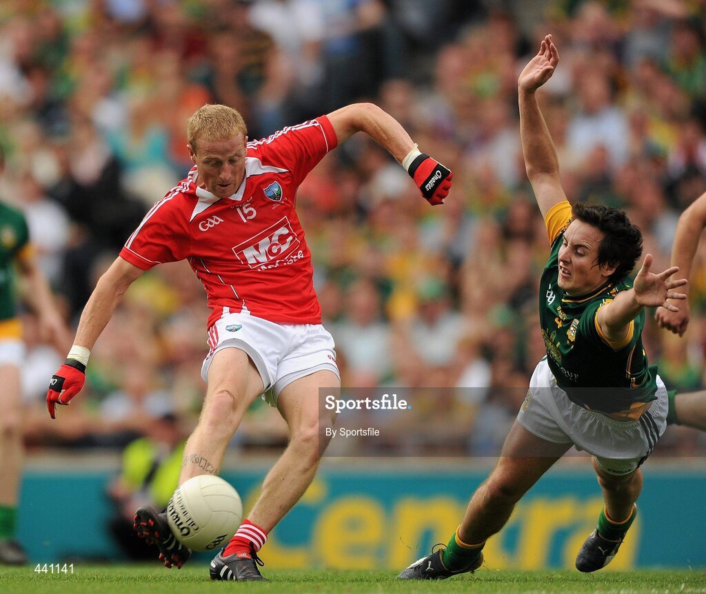 11 July 2010; J.P. Rooney, Louth, shoots to score his side's first goal despite the efforts of Eoghan Harrington, Meath. Leinster GAA Football Senior Championship Final, Meath v Louth, Croke Park, Dublin. Photo by Sportsfile