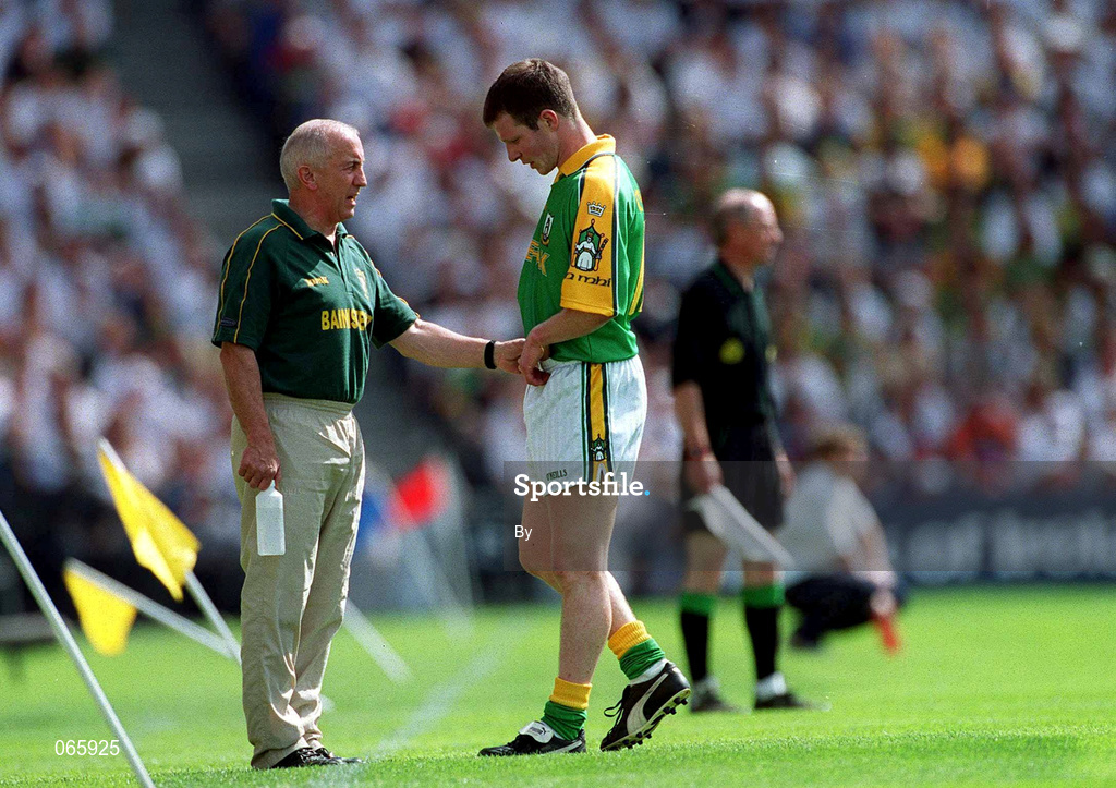 24 June 2001; Meath manager Sean Boylan has a word with Richie Kealy. Meath v Kildare, Bank of Ireland Leinster Senior Football Championship, Croke Park, Dublin. Picture credit; Ray McManus / SPORTSFILE