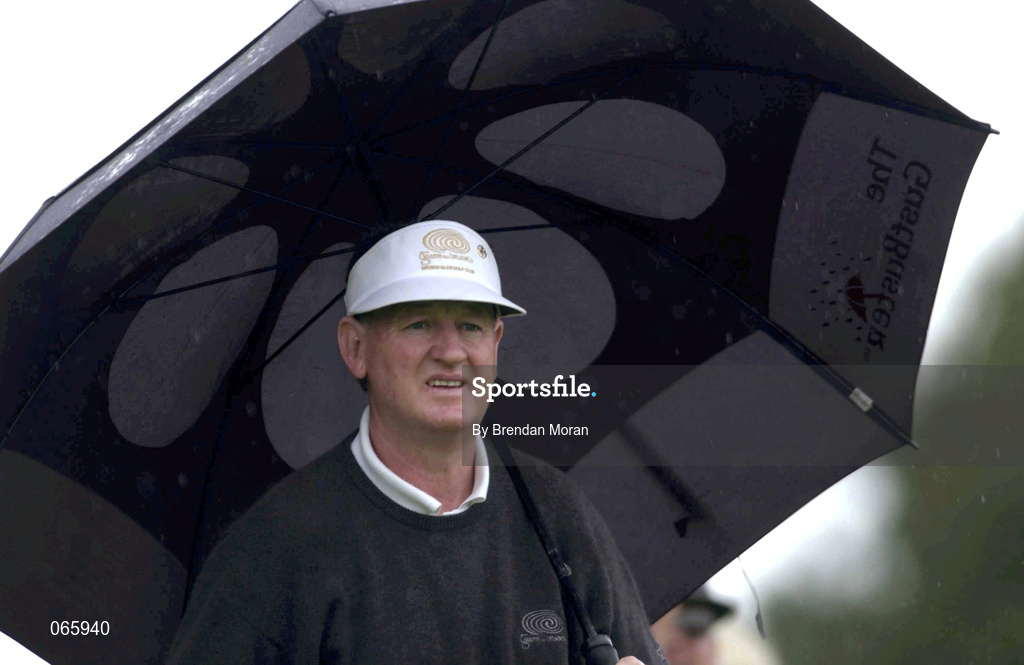 28 June 2001; Eamonn Darcy of Ireland shelters from the rain during day one of the Murphy's Irish Open at Fota Island Golf Club in Cork. Photo by Brendan Moran/Sportsfile