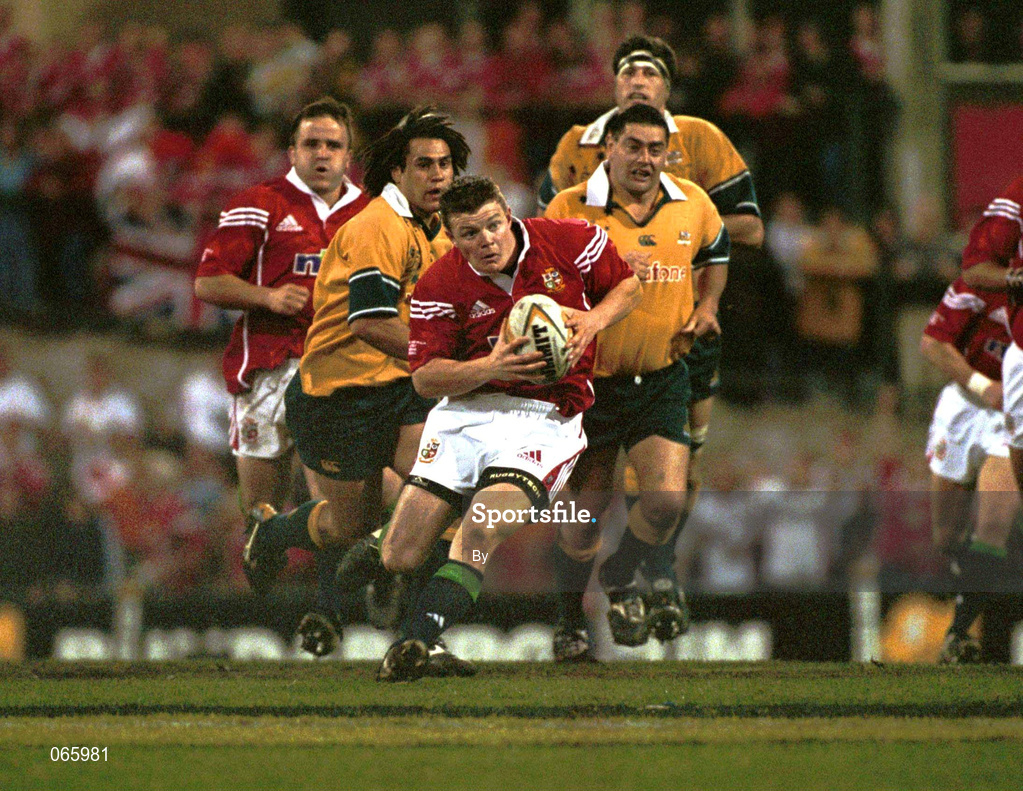 30 June 2001; Brian O'Driscoll, British and Irish Lions, goes past the Australian defence to score his try. Australia v British and Irish Lions, Gabba Stadium, Brisbane, Queensland, Australia. Rugby. Picture credit; Matt Browne / SPORTSFILE