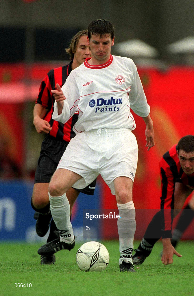 26 June 2001; Jim Crawford, Shelbourne. Soccer. Picture credit; David Maher / SPORTSFILE