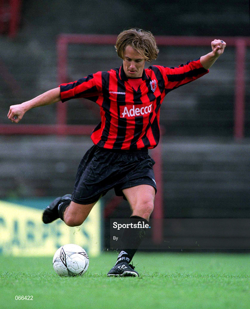 27 June 2001; Kevin Hunt, Bohemians. Soccer. Picture credit; David Maher / SPORTSFILE