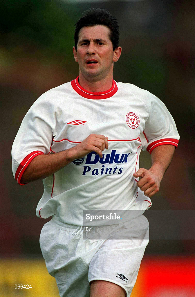 27 June 2001; Brian Byrne, Shelbourne. Soccer. Picture credit; David Maher / SPORTSFILE