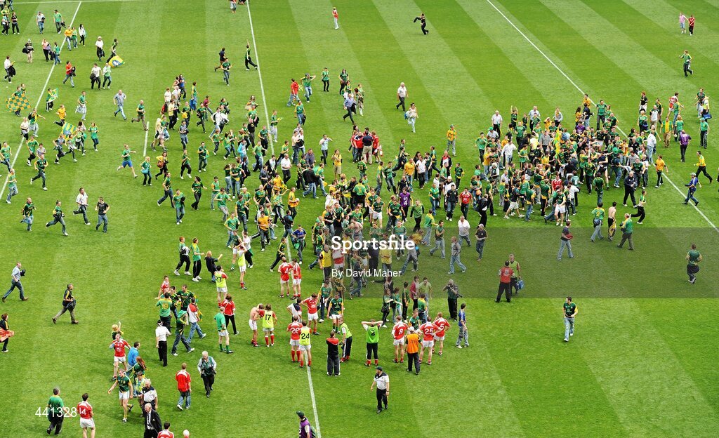 11 July 2010; Spectators invade the pitch at the end of the game. Leinster GAA Football Senior Championship Final, Meath v Louth, Croke Park, Dublin. Picture credit: David Maher / SPORTSFILE