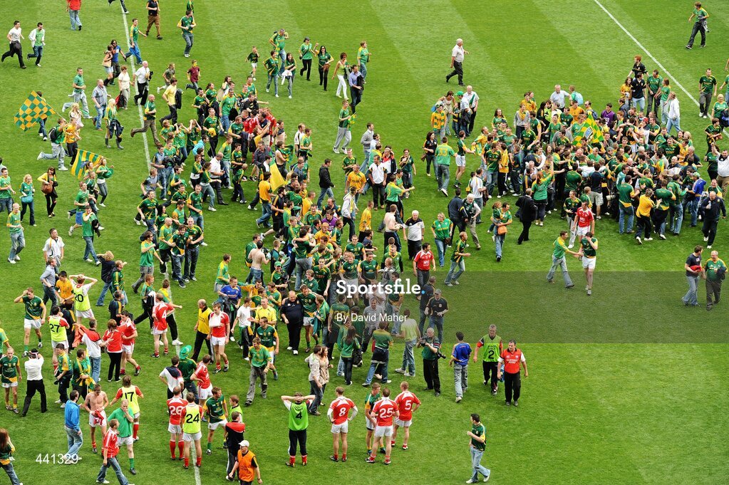 11 July 2010; Spectators invade the pitch at the end of the game. Leinster GAA Football Senior Championship Final, Meath v Louth, Croke Park, Dublin. Picture credit: David Maher / SPORTSFILE
