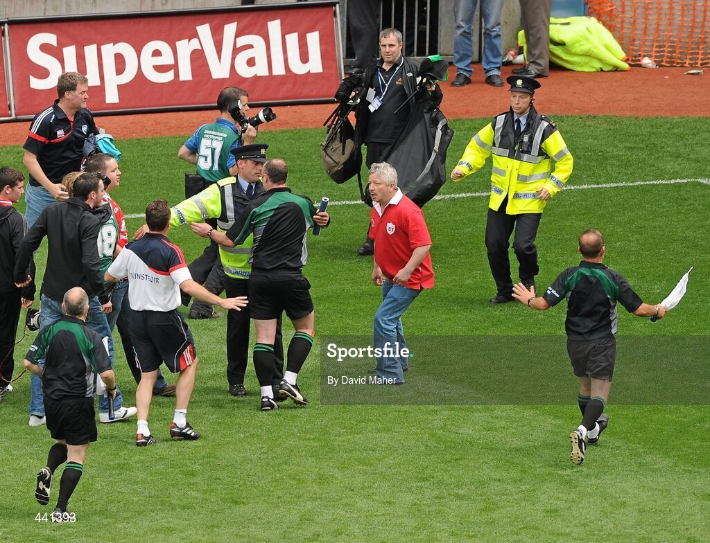 11 July 2010; Members of An Garda Síochána step in as spectators confront referee Martin Sludden at the end of the game. Leinster GAA Football Senior Championship Final, Meath v Louth, Croke Park, Dublin. Picture credit: David Maher / SPORTSFILE