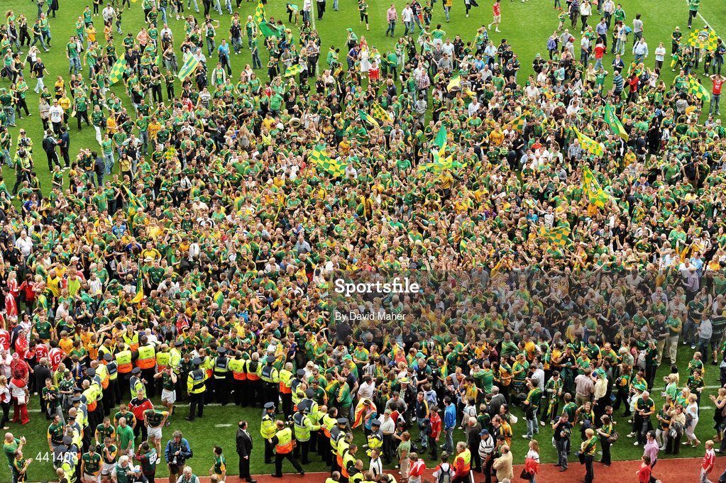 11 July 2010; Spectators invade the pitch at the end of the game. Leinster GAA Football Senior Championship Final, Meath v Louth, Croke Park, Dublin. Picture credit: David Maher / SPORTSFILE