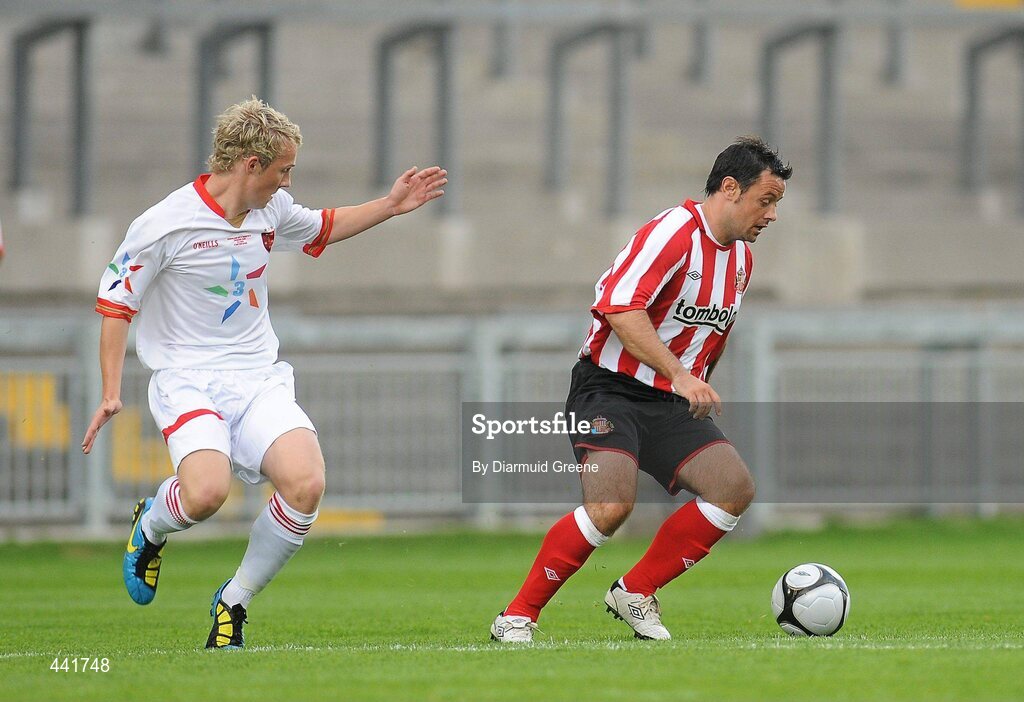 13 July 2010; Andy Reid, Sunderland, in action against David O'Leary, Munster XI. Friendly in Aid of Shane Geoghegan Trust, Munster XI v Sunderland AFC, Thomond Park, Limerick. Picture credit: Diarmuid Greene / SPORTSFILE