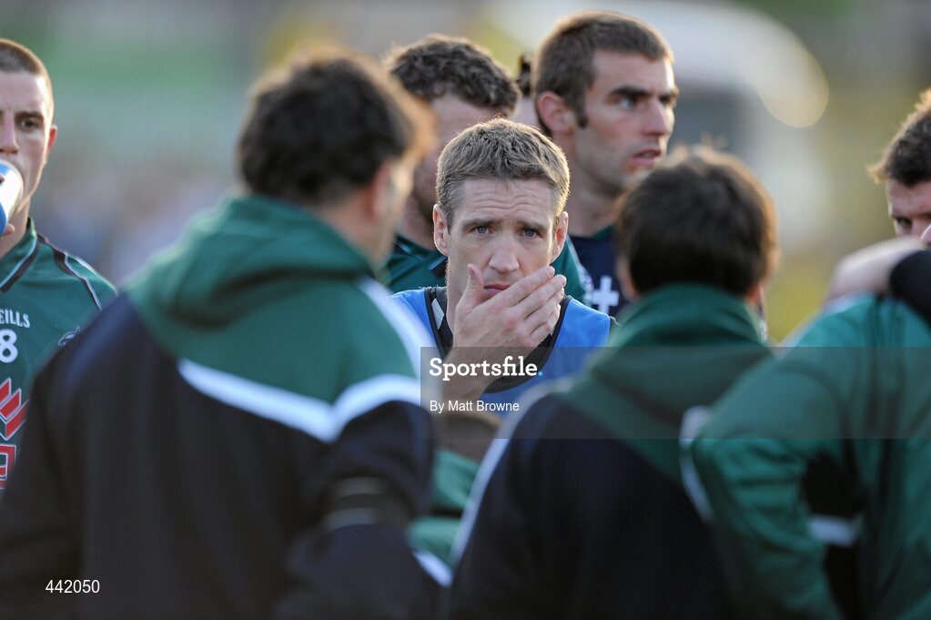 26 June 2010; Kildare manager Kieran McGeeney with his players. GAA Football All-Ireland Senior Championship Qualifier Round 1, Kildare v Antrim, St Conleth's Park, Newbridge, Co. Kildare. Picture credit: Matt Browne / SPORTSFILE
