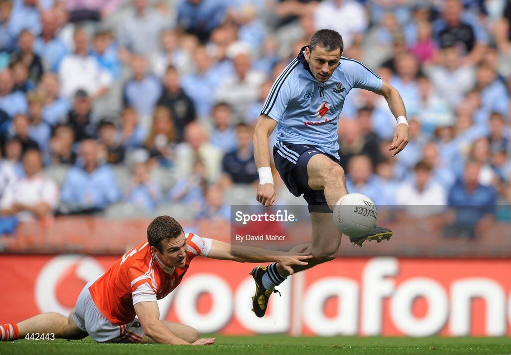 17 July 2010; Alan Brogan, Dublin, beats Brendan Donaghy, Armagh, as he shoots on goal. GAA Football All-Ireland Senior Championship Qualifier Round 3, Dublin v Armagh, Croke Park, Dublin. Picture credit: David Maher / SPORTSFILE