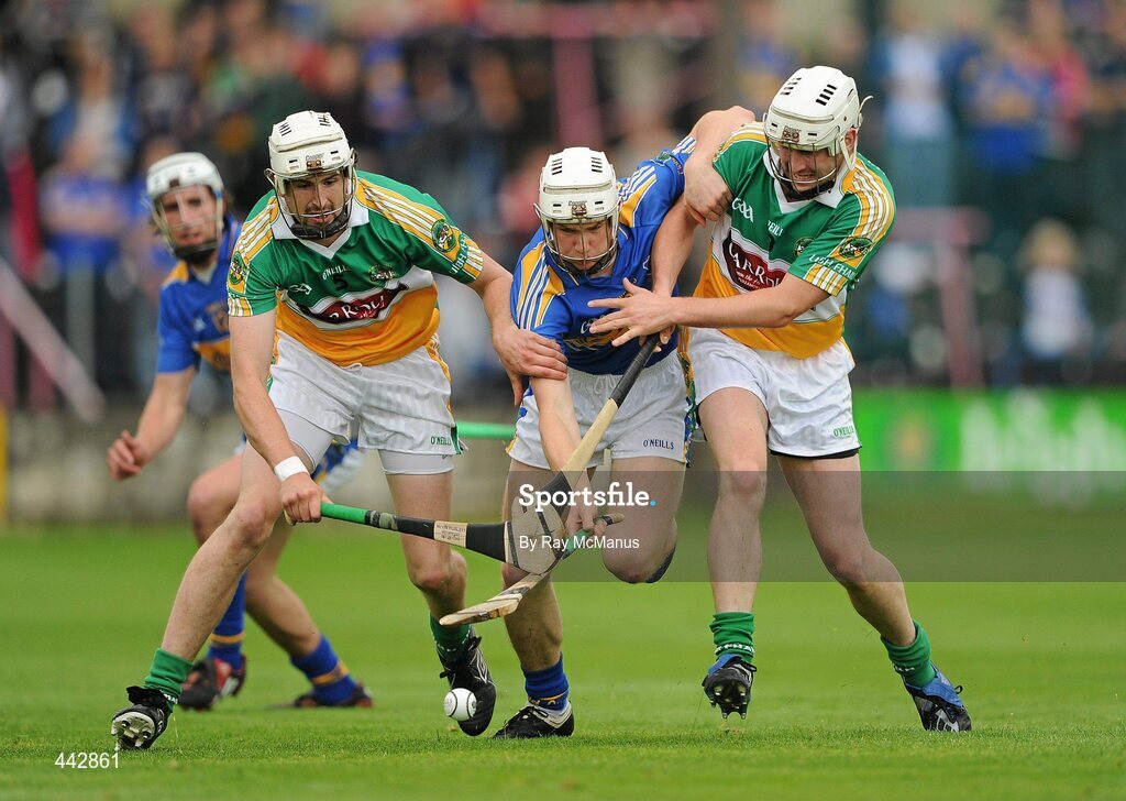 18 July 2010; Brendan Maher, Tipperary, in action against David Kenny, left, and Dylan Hayden, Offaly. GAA Hurling All-Ireland Senior Championship Phase 3, Tipperary v Offaly, O'Moore Park, Portlaoise, Co. Laois. Picture credit: Ray McManus / SPORTSFILE