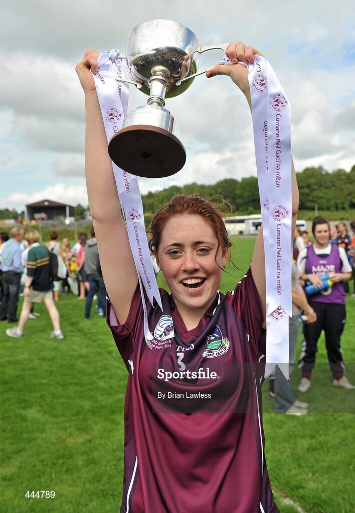 24 July 2010; Galway captain Sarah Lynch lifts the cup. Ladies Gaelic Football Minor A Championship All-Ireland Final, Donegal v Galway, Seán O'Heslin GAA Cub, Ballinamore, Co. Leitrim. Picture credit: Brian Lawless / SPORTSFILE
