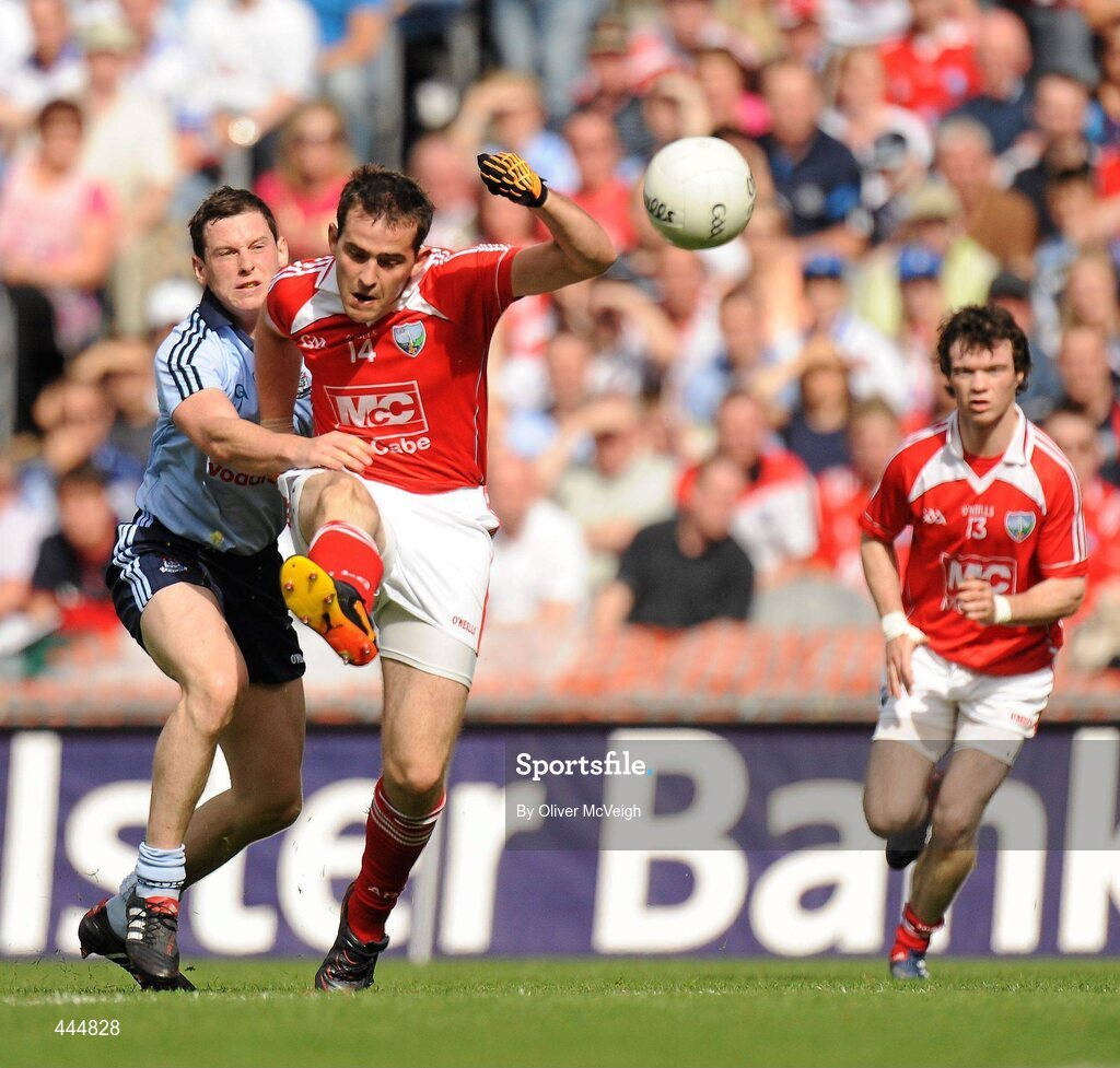 24 July 2010; Shane Lennon, Louth, in action against Philip McMahon, Dublin. GAA Football All-Ireland Senior Championship Qualifier, Round 4, Dublin v Louth, Croke Park, Dublin. Picture credit: Oliver McVeigh / SPORTSFILE