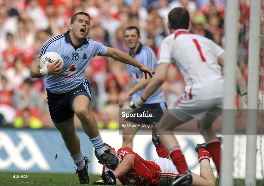 24 July 2010; Conal Keaney, Dublin, in action against Dessie Finnegan, Louth. GAA Football All-Ireland Senior Championship Qualifier, Round 4, Dublin v Louth, Croke Park, Dublin. Picture credit: Oliver McVeigh / SPORTSFILE