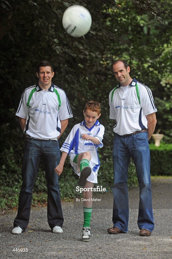 28 July 2010; Dermot Earley, Kildare, and Sean Cavanagh, Tyrone, with Gavin Henderson, age 8, from Bray, Co. Wicklow, at the launch of the MBNA Kick Fada 2010. Bank of America and MBNA, Hatch Street, Dublin and Iveagh Gardens. Picture credit: David Maher / SPORTSFILE
