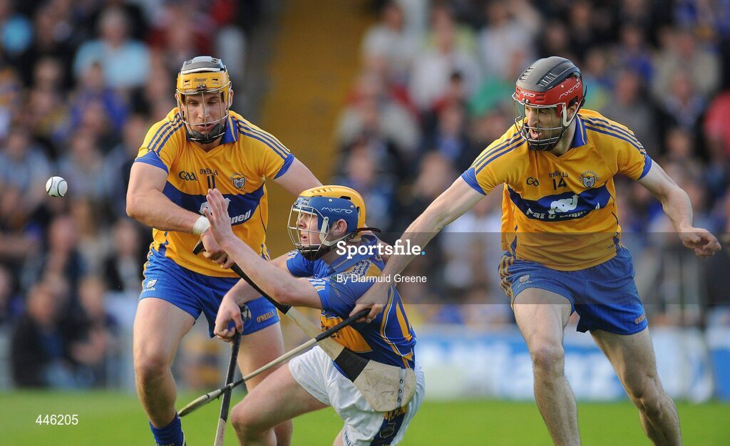 28 July 2010; Sean Carey, Tipperary, in action against John Conlon, left, and Darach Honan, Clare. Bord Gáis Energy GAA Hurling Under 21 Munster Championship Final, Tipperary v Clare, Semple Stadium, Thurles, Co. Tipperary. Picture credit: Diarmuid Greene / SPORTSFILE