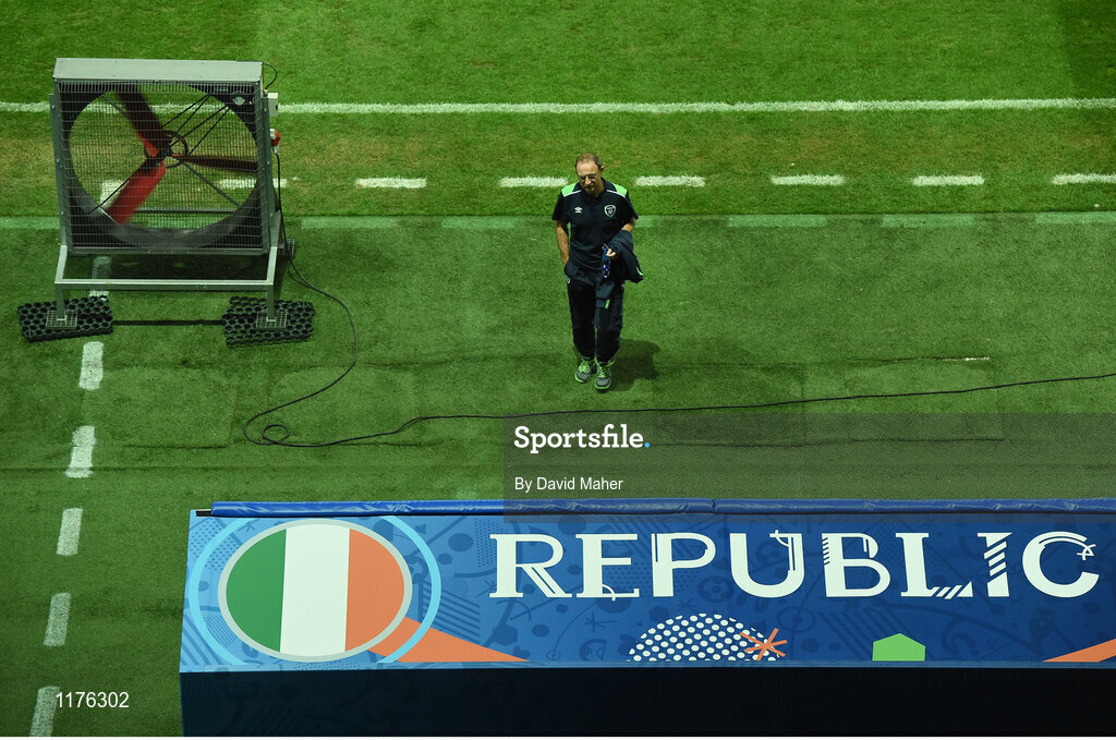 21 June 2016; Republic of Ireland manager Martin O'Neill walks off the pitch at Grand Stade Lille Métropole, Lille, France Photo by David Maher/Sportsfile