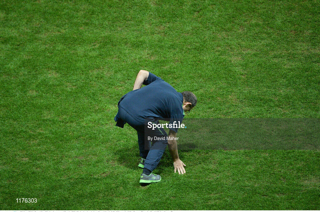 21 June 2016; Republic of Ireland manager Martin O'Neill checks the pitch at Grand Stade Lille Métropole, Lille, France Photo by David Maher/Sportsfile