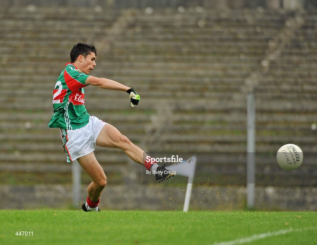 31 July 2010; Jack McDonnell, Mayo, shoots to score his side's first goal. ESB GAA Football All-Ireland Minor Championship Quarter-Final, Mayo v Offaly, Dr. Hyde Park, Roscommon. Picture credit: Barry Cregg / SPORTSFILE