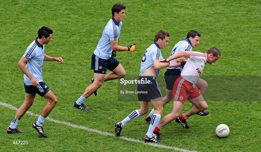 31 July 2010; Stephen O'Neill, Tyrone, in action against, from left, Cian O'Sullivan, Rory O'Carroll, Kevin Nolan, and Philip McMahon, Dublin. GAA Football All-Ireland Senior Championship Quarter-Final, Tyrone v Dublin, Croke Park, Dublin. Picture credit: Brian Lawless / SPORTSFILE