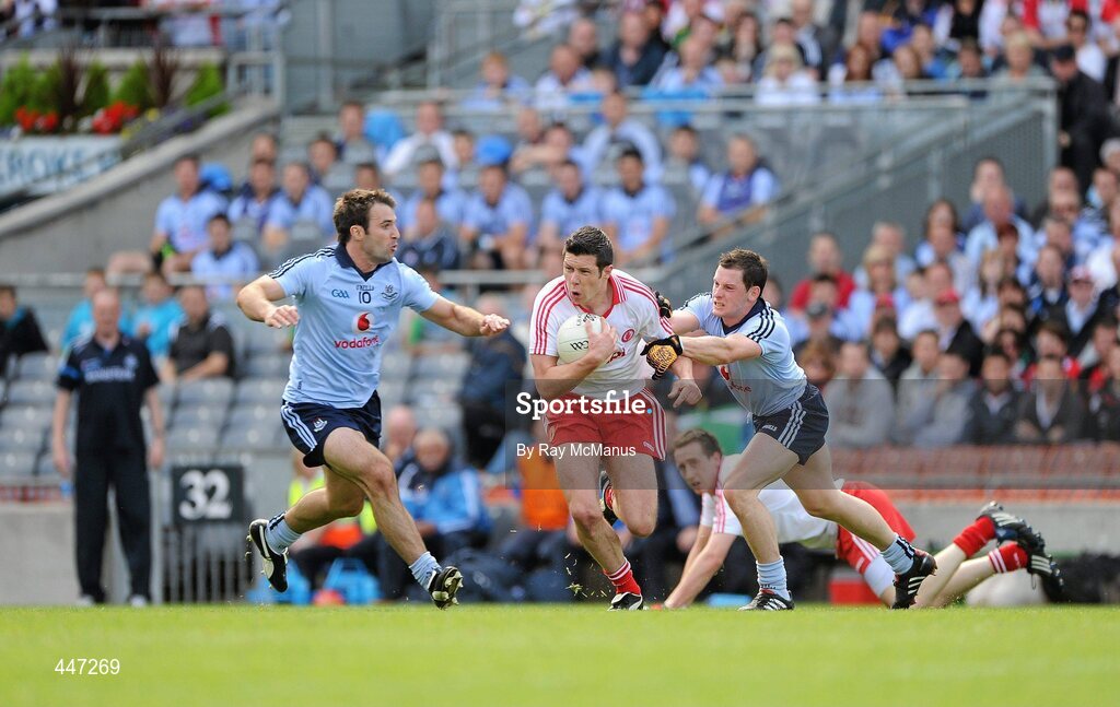 31 July 2010; Sean Cavanagh, Tyrone, in action against Bryan Cullen and Philip McMahon, Dublin. GAA Football All-Ireland Senior Championship Quarter-Final, Tyrone v Dublin, Croke Park, Dublin. Picture credit: Ray McManus / SPORTSFILE