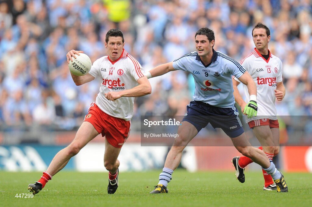 31 July 2010; Sean Cavanagh, Tyrone, in action against Ross McConnell, Dublin. GAA Football All-Ireland Senior Championship Quarter-Final, Tyrone v Dublin, Croke Park, Dublin. Picture credit: Oliver McVeigh / SPORTSFILE