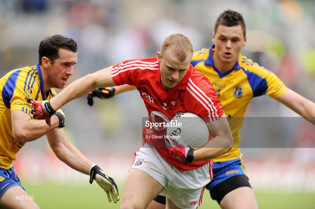 1 August 2010; Michael Shields, Cork, in action against John Rogers and Donie Shine, Roscommon. GAA Football All-Ireland Senior Championship Quarter-Final, Roscommon v Cork, Croke Park, Dublin. Picture credit: Oliver McVeigh / SPORTSFILE