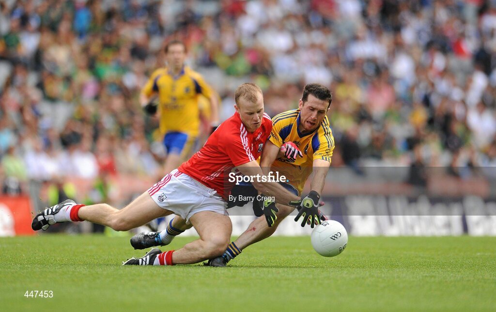 1 August 2010; John Rogers, Roscommon, collides with Michael Shields, Cork, while going for the ball. GAA Football All-Ireland Senior Championship Quarter-Final, Roscommon v Cork, Croke Park, Dublin. Picture credit: Barry Cregg / SPORTSFILE