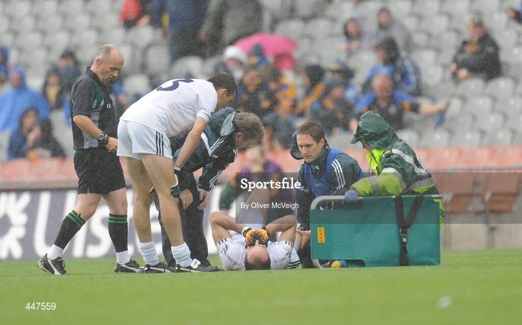1 August 2010; Dermot Earley, Kildare, lies on the ground with an injury which forced him out of the game in the opening minutes. GAA Football All-Ireland Senior Championship Quarter-Final, Meath v Kildare, Croke Park, Dublin. Picture credit: Oliver McVeigh / SPORTSFILE