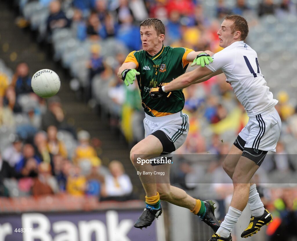 1 August 2010; Alan Smith, Kildare, fists the ball past Kevin Reill, Meath, to score his side's second goal. GAA Football All-Ireland Senior Championship Quarter-Final, Meath v Kildare, Croke Park, Dublin. Picture credit: Barry Cregg / SPORTSFILE