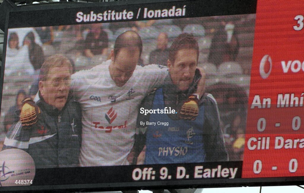 1 August 2010; Kildare's Dermot Earley is helped off from the field after receiving an injury during the game. GAA Football All-Ireland Senior Championship Quarter-Final, Meath v Kildare, Croke Park, Dublin. Picture credit: Barry Cregg / SPORTSFILE