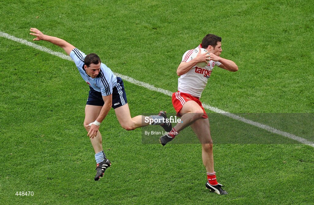 31 July 2010; Seán Cavanagh, Tyrone, in action against Philip McMahon, Dublin. GAA Football All-Ireland Senior Championship Quarter-Final, Tyrone v Dublin, Croke Park, Dublin. Picture credit: Brian Lawless / SPORTSFILE