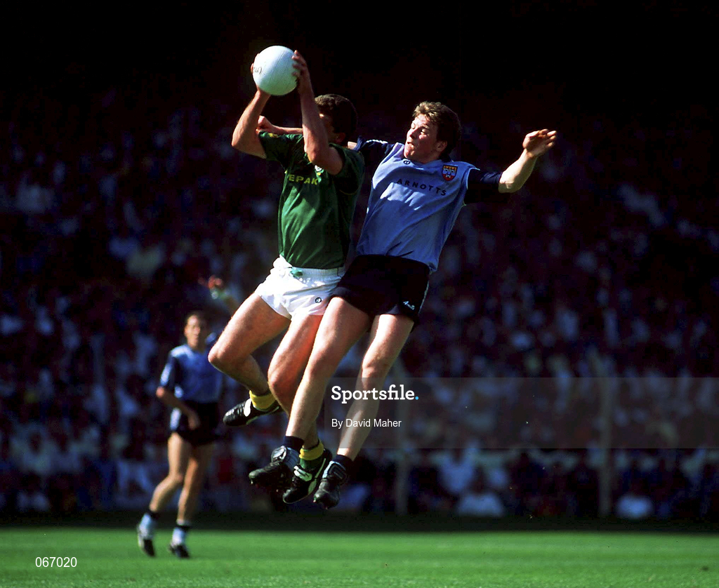 6 July 1991; Liam Hayes of Meath catches a kickout ahead of Paul Bealin of Dublin during the Leinster Senior Football Championship preliminary round third replay match between Dublin and Meath at Croke Park in Dublin. Photo by David Maher/Sportsfile