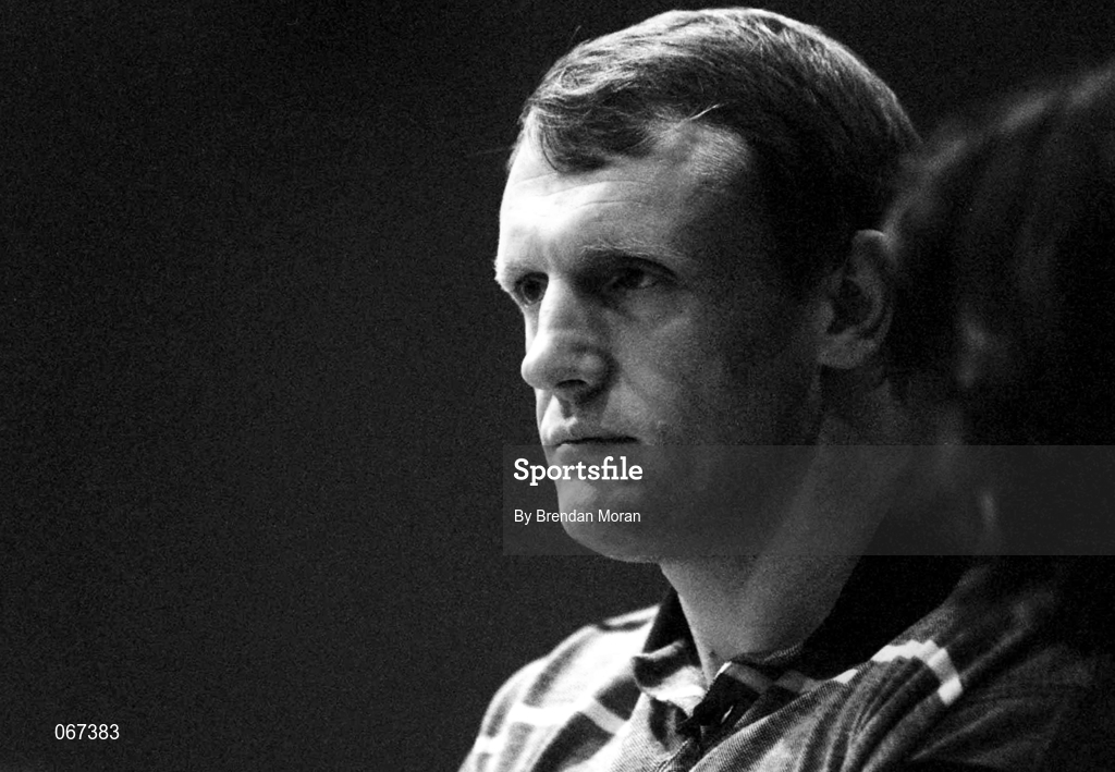 24 January 1998; Meteors head coach Joe Kavanagh during the Sprite Women's Senior National Cup Semi-Final between Snowcream Waterford Wildcats and Meteors at the National Basketball Arena in Tallaght, Dublin. Photo by Brendan Moran/Sportsfile